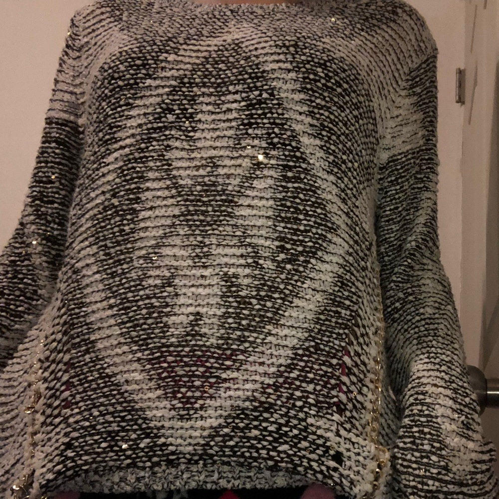 Knit top! With chain sewed onto shirt on bottom